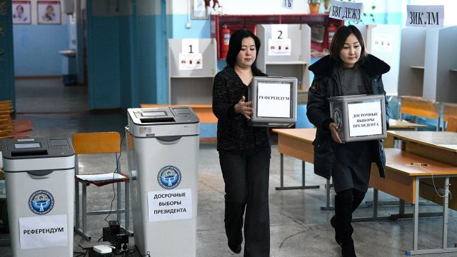 В Киргизии началось голосование на выборах президента