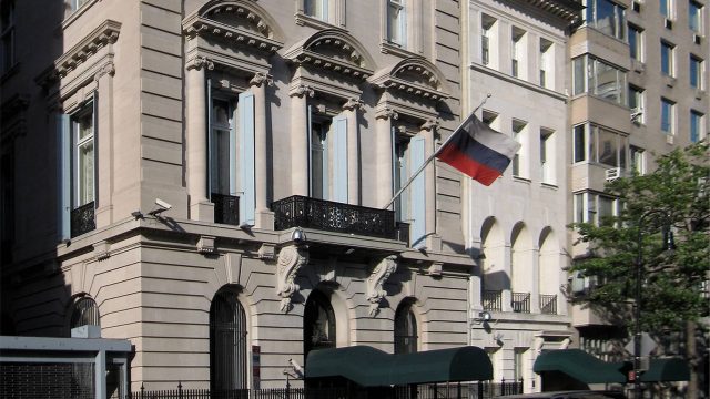 Дипломатический конфликт США и России перешел в коммунальную сферу