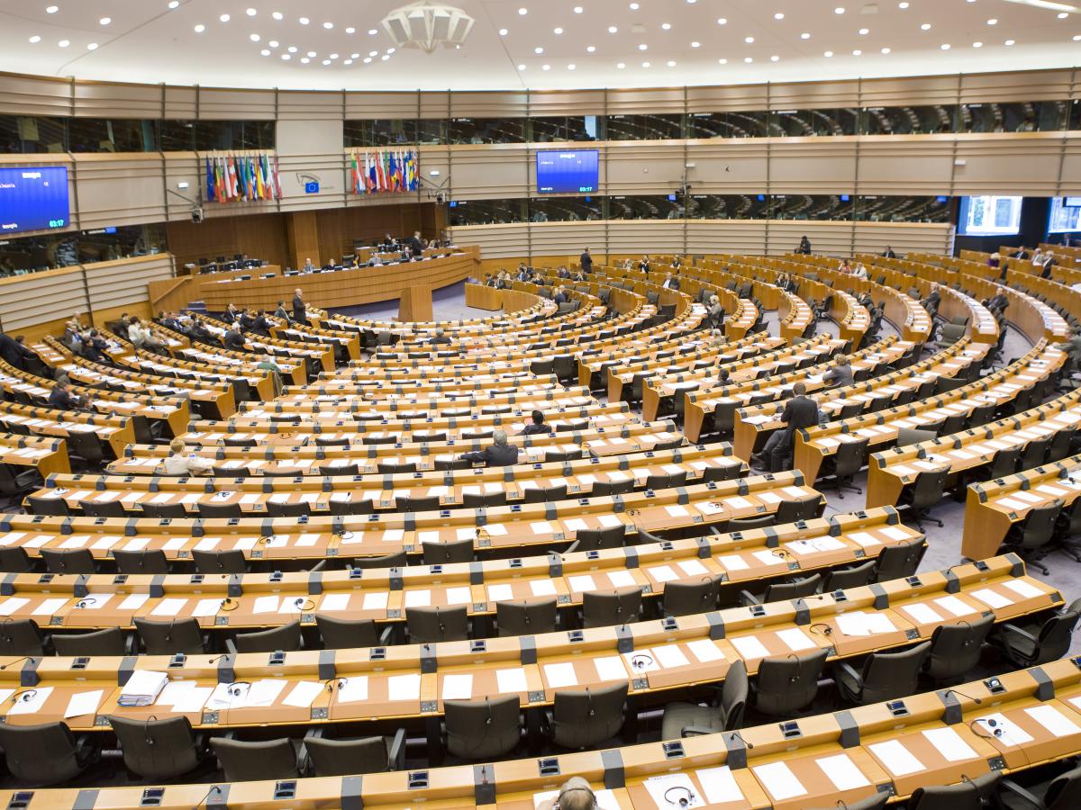 Европарламент высший орган ес. Зал заседаний европарламента. Брюссель зал европарламента. Европарламент высший орган ес. Европейский парламент страсбург.