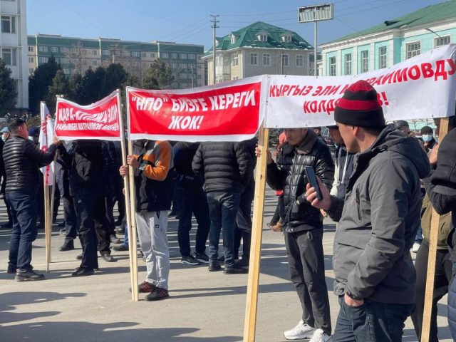 Американцы хотят сделать политическую весну в Киргизии жаркой