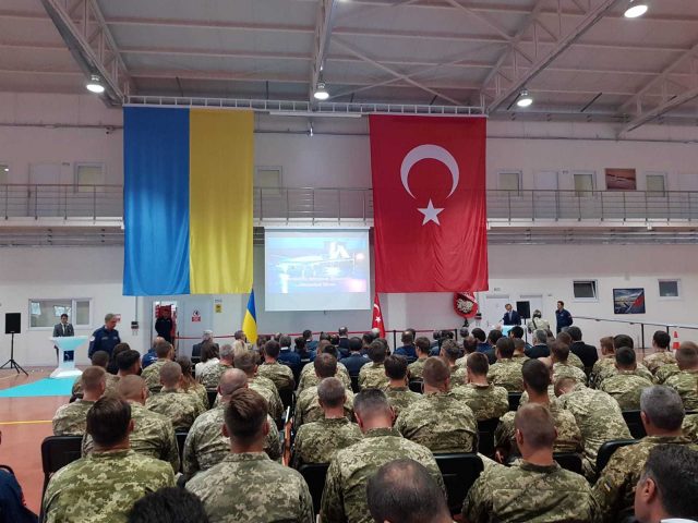 В зону конфликта в Донбассе прибыли150 турецких военных