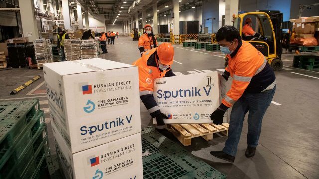 В Ливию доставили первую партию российской вакцины "Спутник V"