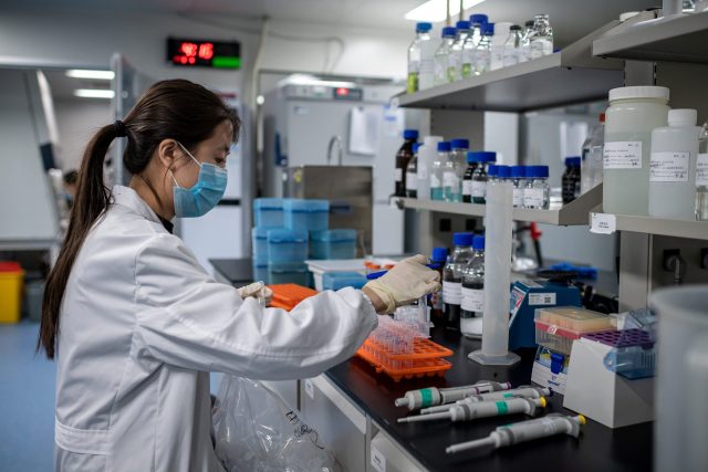 NYT: в США остановят производство вакцины AstraZeneca