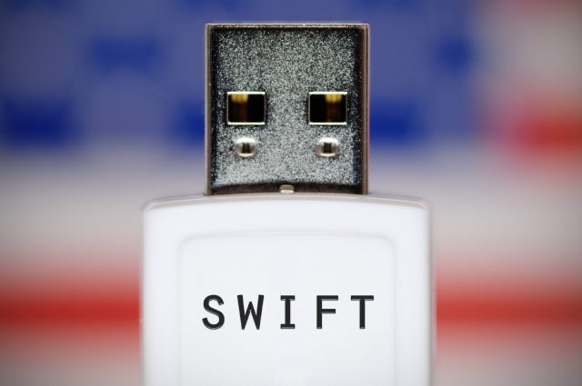 Отключить Россию от SWIFT сложнее, чем Иран и Северную Корею