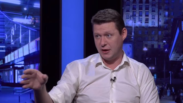 Эксперт: власть Зеленского по указке западных хозяев вынуждает украинских фермеров продать земли за бесценок