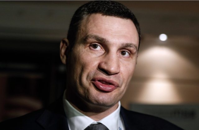 Кличко заявил, что целью правоохранителей была именно его квартира, и обвинил ОП в давлении на столичную власть