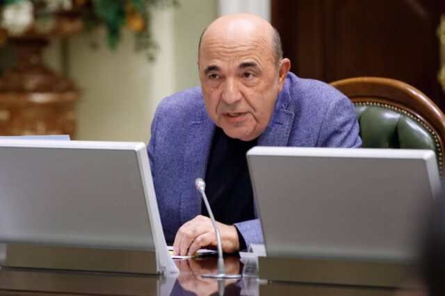 Рабинович: конфликты с соседними странами обошлись Украине в миллиарды долларов