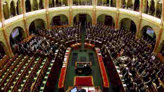 Парламент Венгрии одобрил закон о ЛГБТ, вызвавший протесты