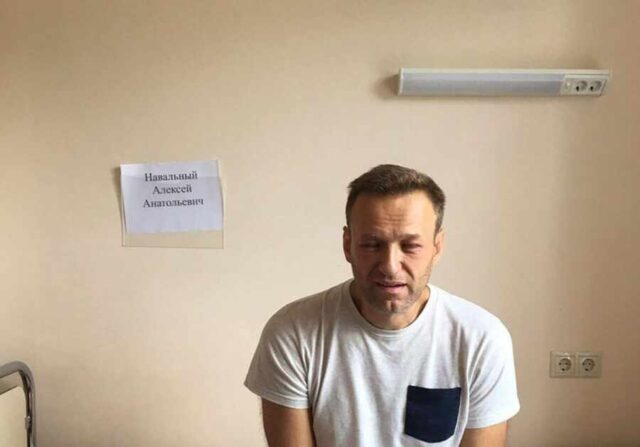 Захарова: Запад идёт ко дну со своей историей об "отравлении" Навального химоружием