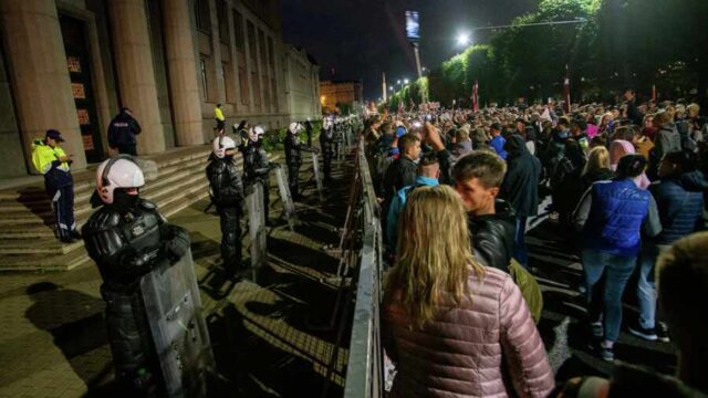 Литовские протесты перекинулись на Латвию