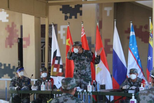 "Любопытный трюк": военный эксперт из США разглядел хитрость Китая с отправкой новейшего вооружения в РФ