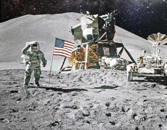 Новая лунная миссия США откладывается