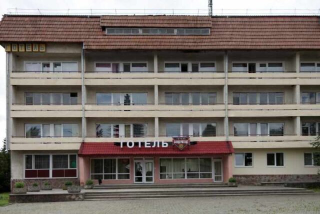 На Украине оправдали гигантскую нацистскую руну на отеле