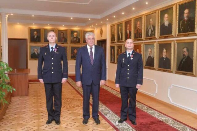 Сотрудникам ДПС, задержавших стрелявшего в Перми вручили награды