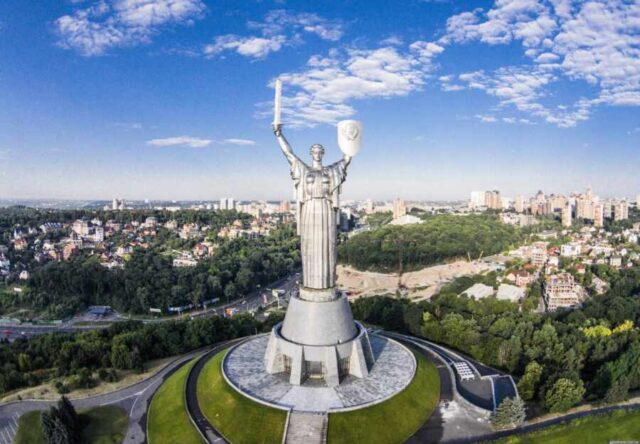Украина требует от Запада «усыновления» – эксперт