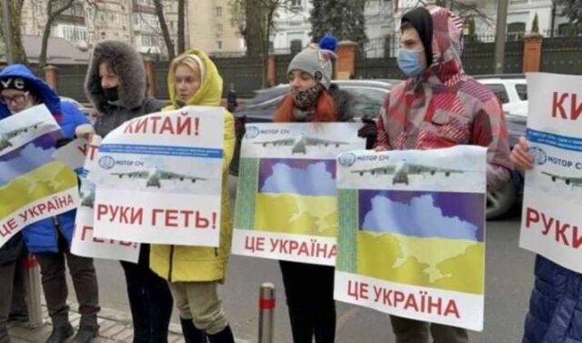 Шароварная синофобия с американскими ушами