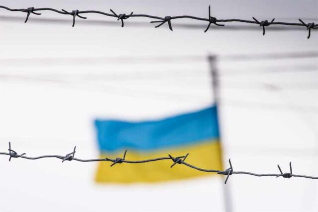 С сегодняшнего дня миллионы граждан Украины окончательно стали иностранцами в своей стране