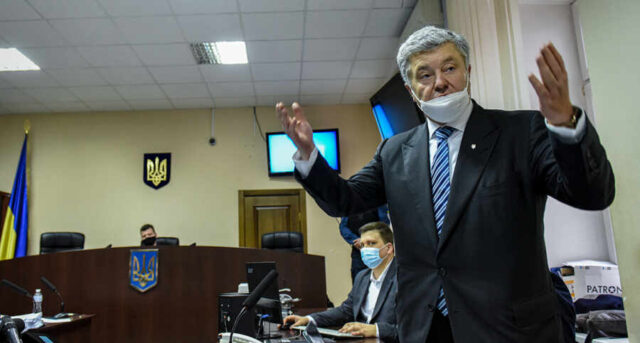 Конфуз на заседании: Порошенко не смогли осудить за государственную измену Украине