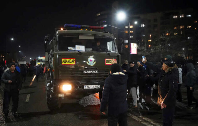 Три контратаки - раскрыт сценарий подавления протестов в Казахстане