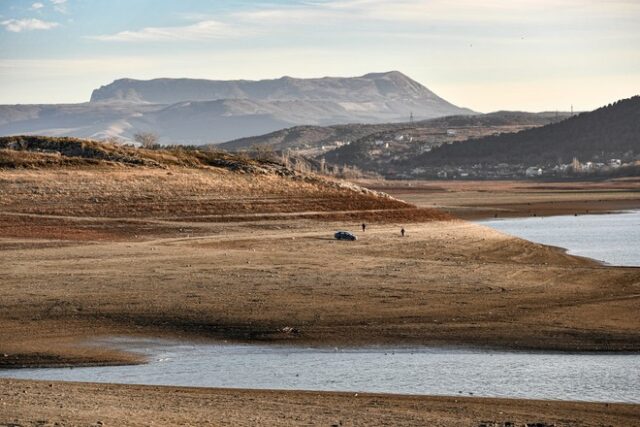 Крым с водой: Взорвана выстроенная Украиной дамба, закрывавшая воду из Днепра