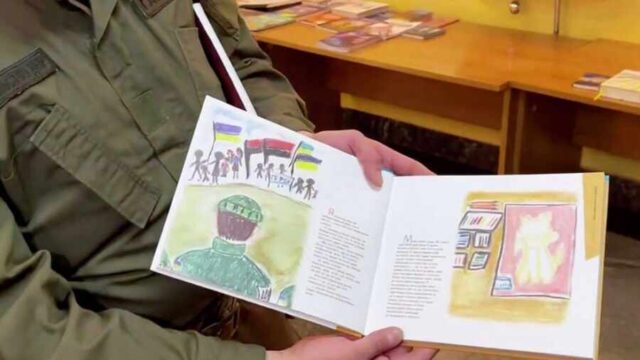 Воспитание по-украински. В Сартане (ДНР) нашли детские книги восхваляющие "Правый сектор"*