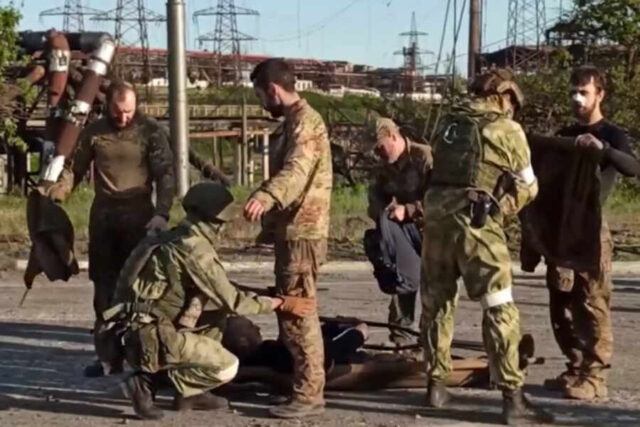 «Герої не вмирають…» - они сдаются в плен на милость победителей