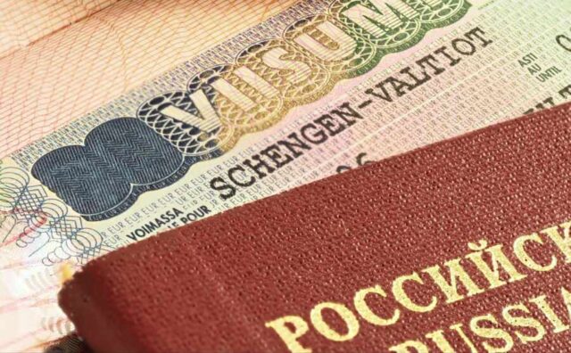 В ЕС могут решить лишь замедлить процесс выдачи виз россиянам