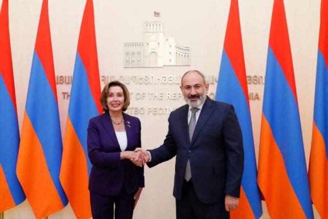 Америка предложила армянам выбор между миром и войной в пользу войны