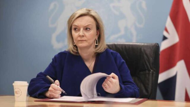 СМИ: Основному союзнику Зеленского премьер-министру Британии грозит отставка