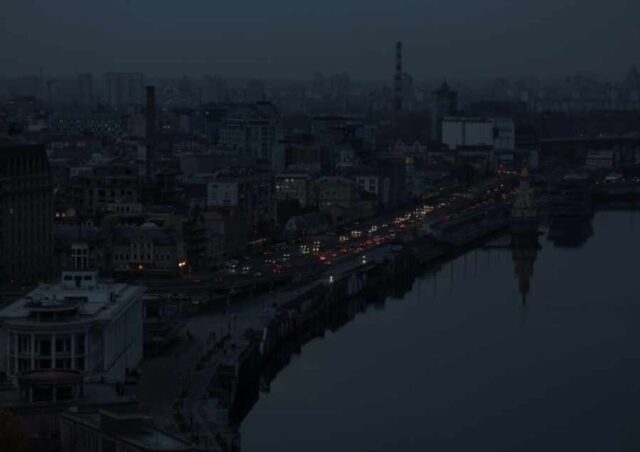 На Украине заявили о крайне сложной ситуации с электроснабжением в Киевской