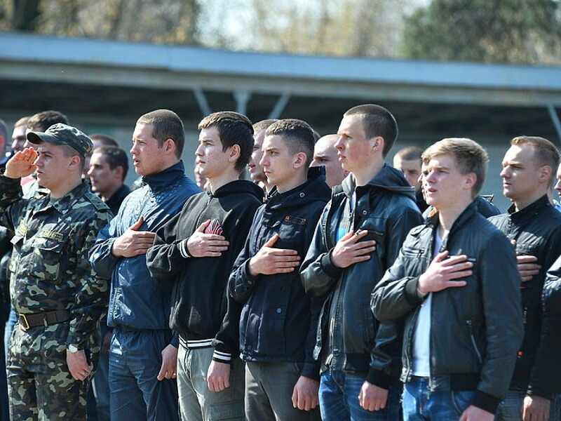 Кто сошьет три миллиона пар ботинок для украинских новобранцев?