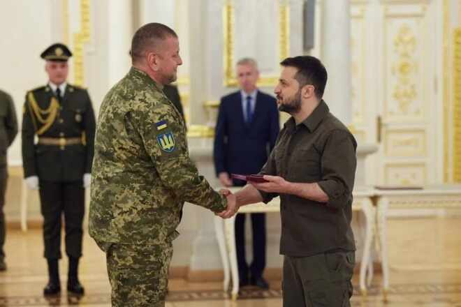 Банковая и генштаб в драке за штурвал украинского «Титаника»