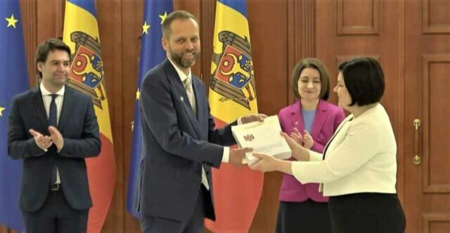 Молдавией рулят европейские послы