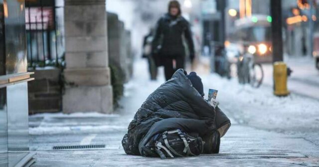 В Латвии бездомными все чаще становятся молодые люди