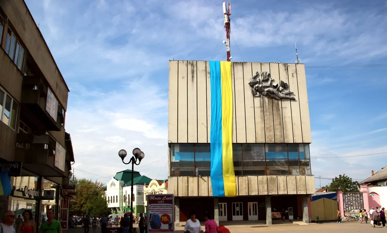 На западе Украины разгорелся скандал из-за отказа снести советский памятник