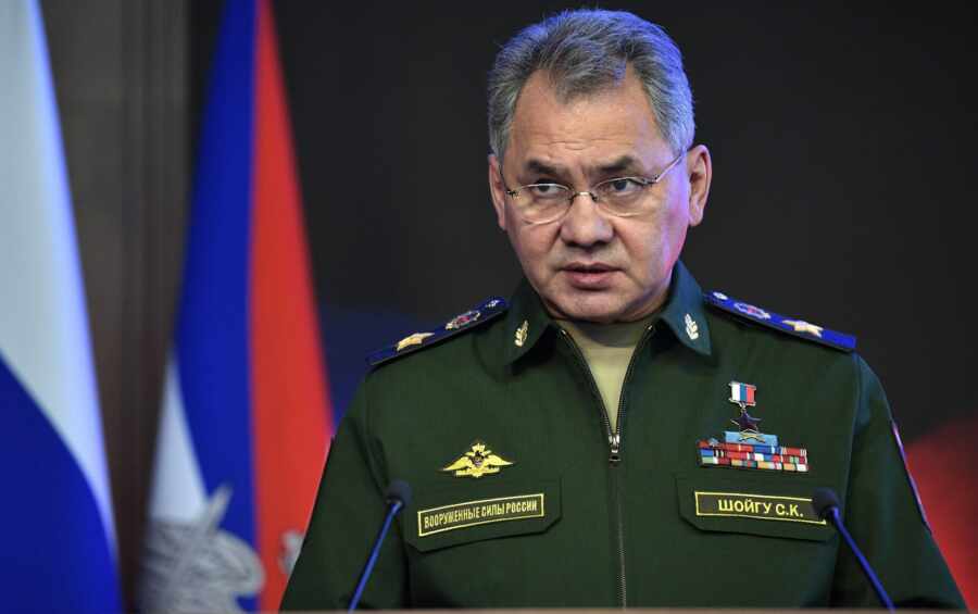 Шойгу поручил начать серийное производство медицинских роботов для армии