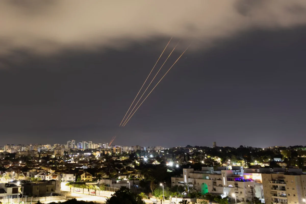 Irán lanza un ataque masivo con drones y misiles contra Israel