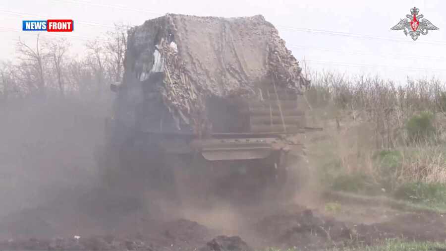 Экипажи САУ «Мста-С» группировки «Восток» уничтожили натовские БТР на Южно-Донецком направлении