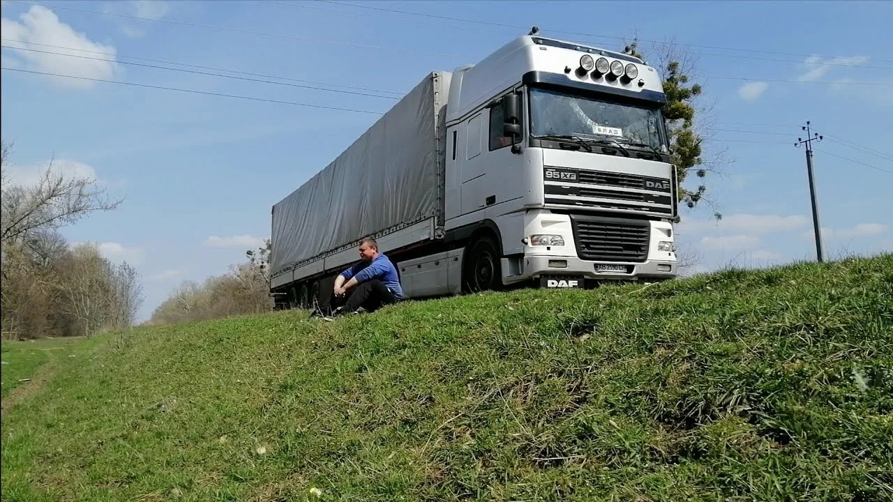 Украинские дальнобойщики не возвращаются в страну из-за мобилизации – Зборовский