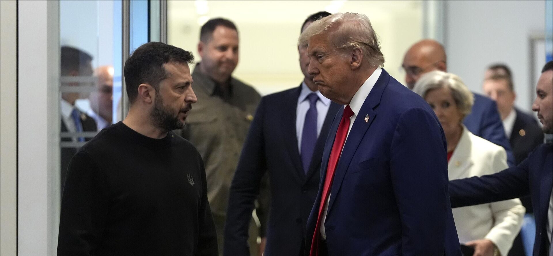 Трамп «урезает» возможности Украины в процессе переговоров – BI