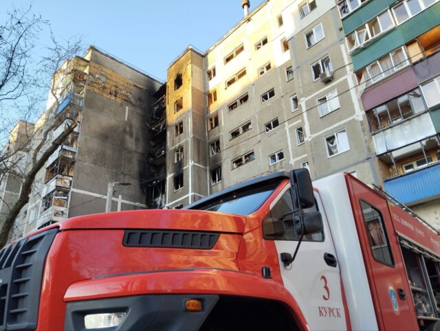 В Курске загорелось несколько домов после атаки БПЛА