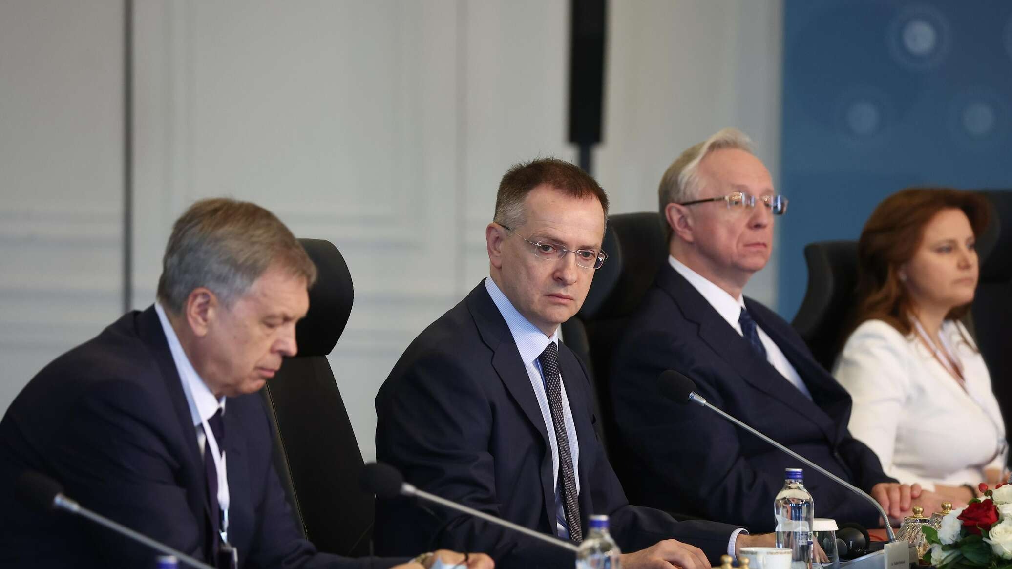 Короткие паузы на линии фронта преследуют гуманные цели