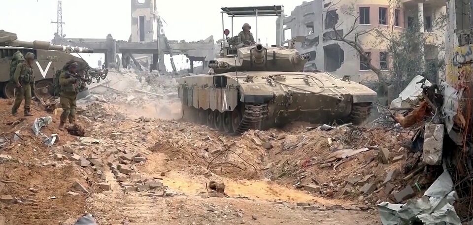 Танки ЦАХАЛ открыли огонь по очереди за гуманитарной помощью в Газе