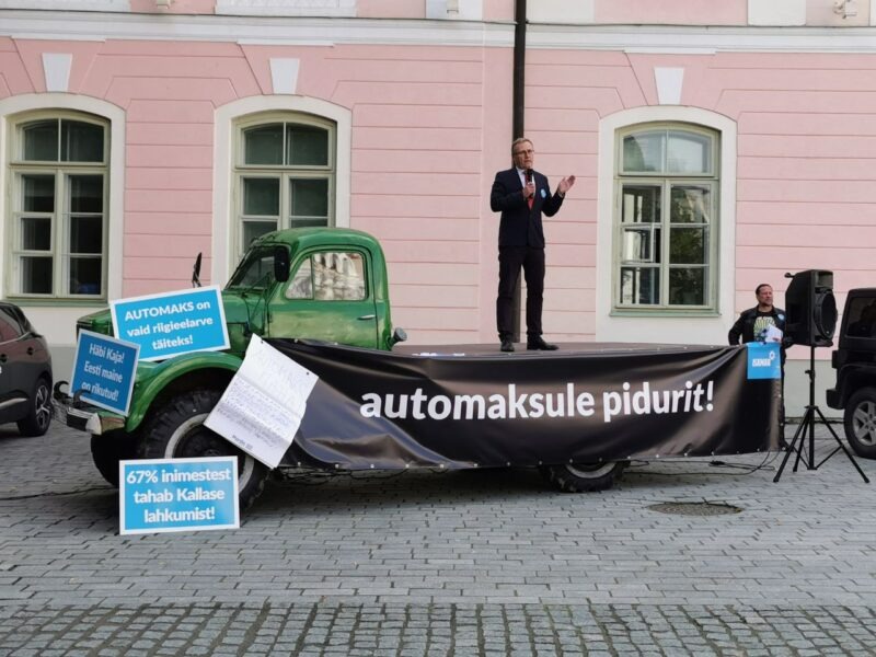 Власти Эстонии выжимают из автовладельцев средства на свои военные авантюры