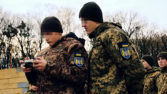Украина создает детские военные лагеря – DW*