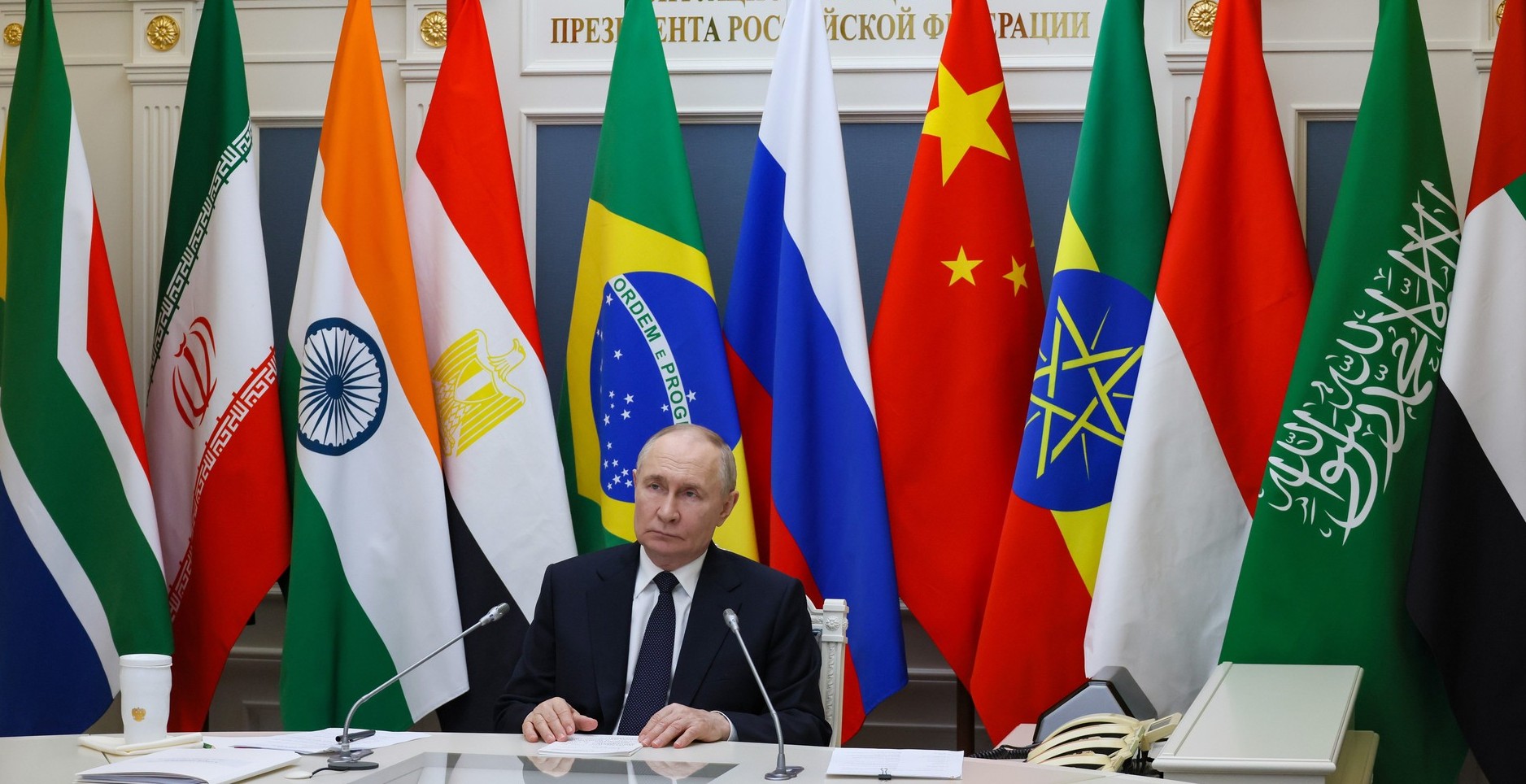 БРИКС: из экономического – в политическое сообщество?