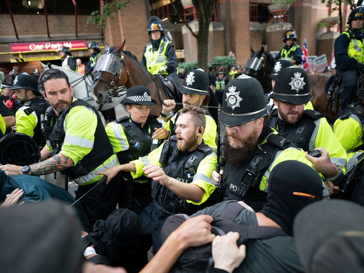 Протесты и контрпротесты в Британии