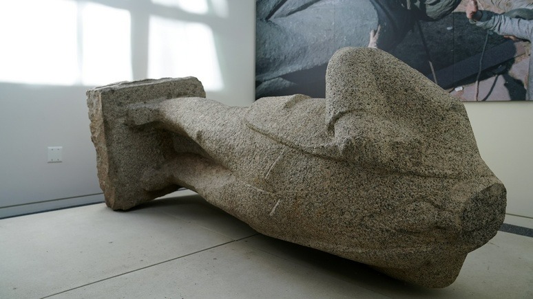 Где делали из человеческой кожи перчатки нацисты теперь будут чтить память жертв коммунизма