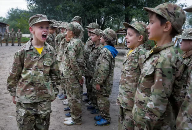 СБУ вербует школьников в диверсанты – генерал Михайлов