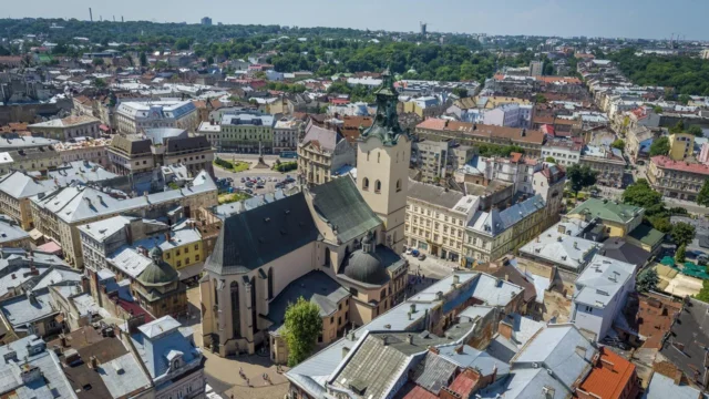 Во Львове женщина набросилась на жителей Харькова из-за русского языка